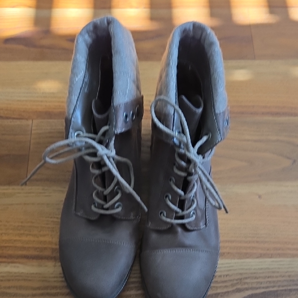 Brown Lace-Up Women's Boots